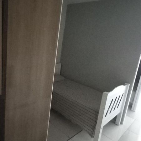 Cama em dormitório misto Brasília Exterior foto